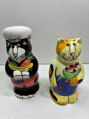 Catzilla Big On Cats Chef Cats Candace Reiter Designs Salt & Pepper Shakers read